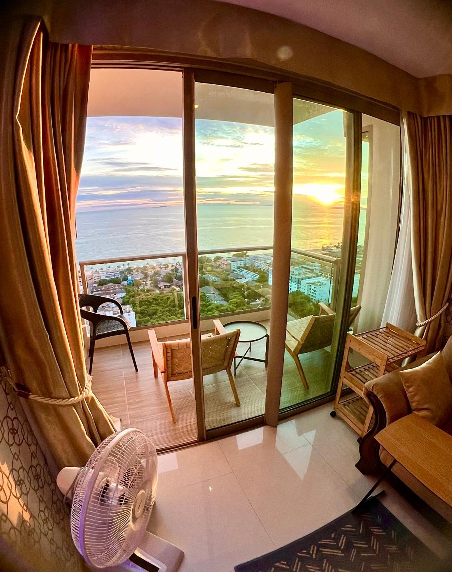 Luxsl Luxury Style Of Life 6 Apartment Pantai Jomtien Luaran gambar