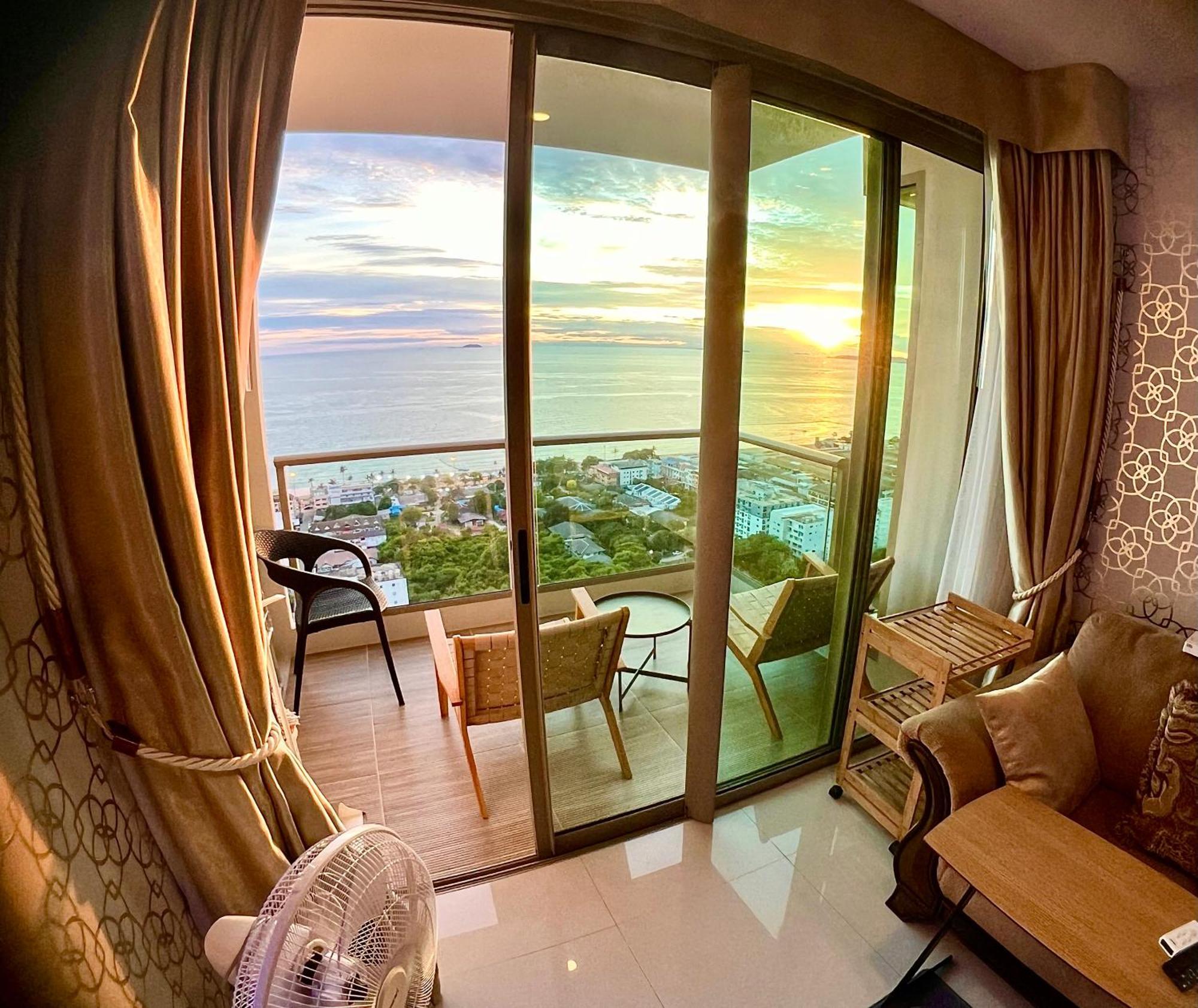 Luxsl Luxury Style Of Life 6 Apartment Pantai Jomtien Luaran gambar